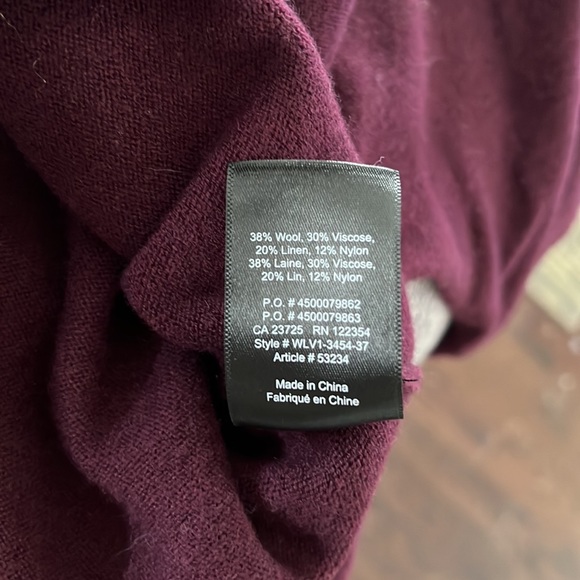 Aritzia Babaton Baylor Front Pockets V-neck Warm Sweater size XS - Picture 8 of 11